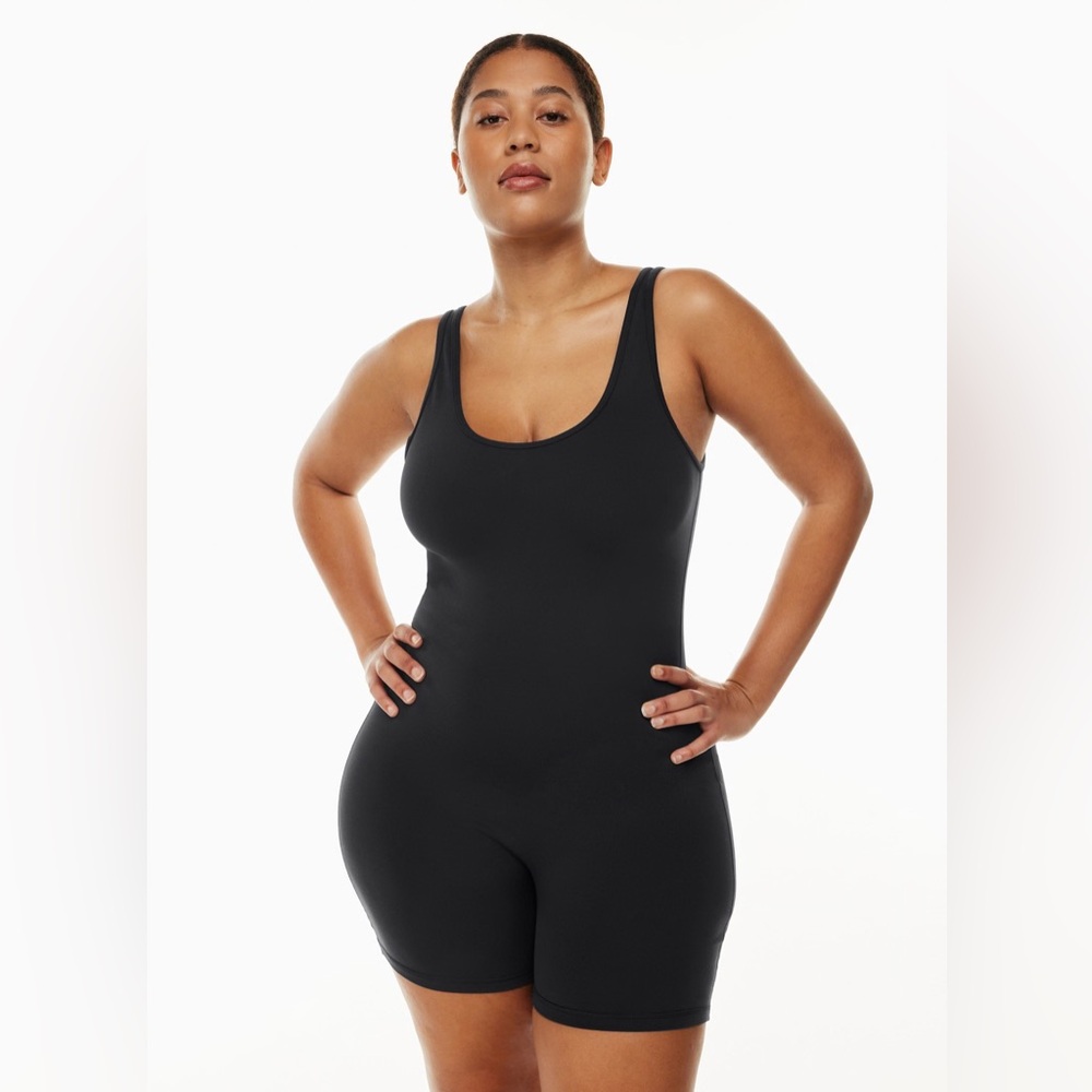 TNAction Aritzia TNA life Shake It 5” Romper